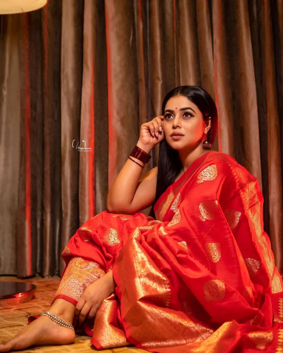 SHAMNA KASIM WEARING BEAUTIFUL LONG HAIR ORANGE SAREE 7